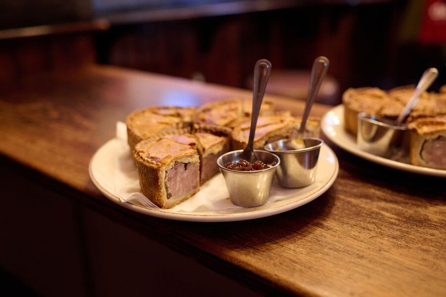 London: Historic Pubs, British Ales & Classic Dishes - What the $93 price includes