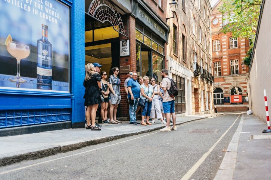 London: Historic Pubs of Central London Walking Tour - Four pubs, four different moods