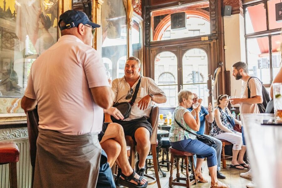 London: Historic Pubs of Central London Walking Tour - Dickens, city chronicles, and the stories between the stops