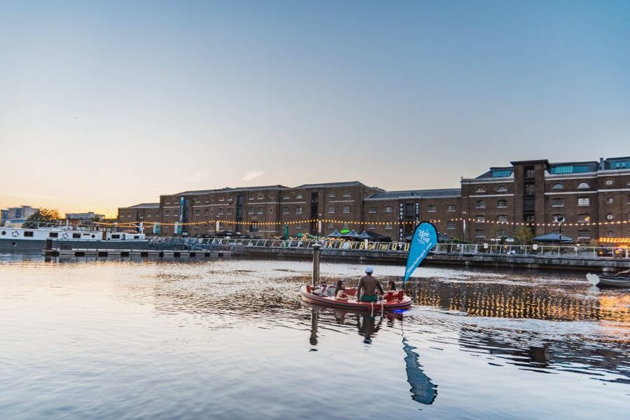 London: Hot Tub Boat Guided Historical Docklands Cruise - Drinks, conversation, and the social side