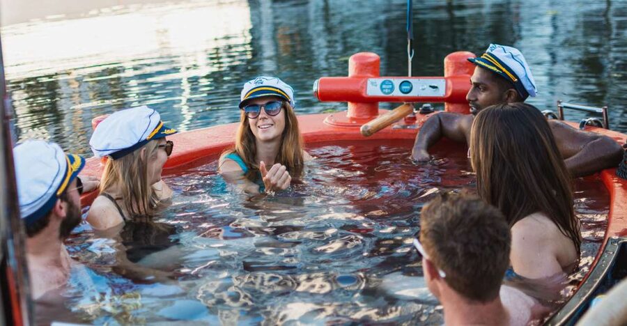 London: Hot Tub Boat Guided Historical Docklands Cruise - Who should book this experience?