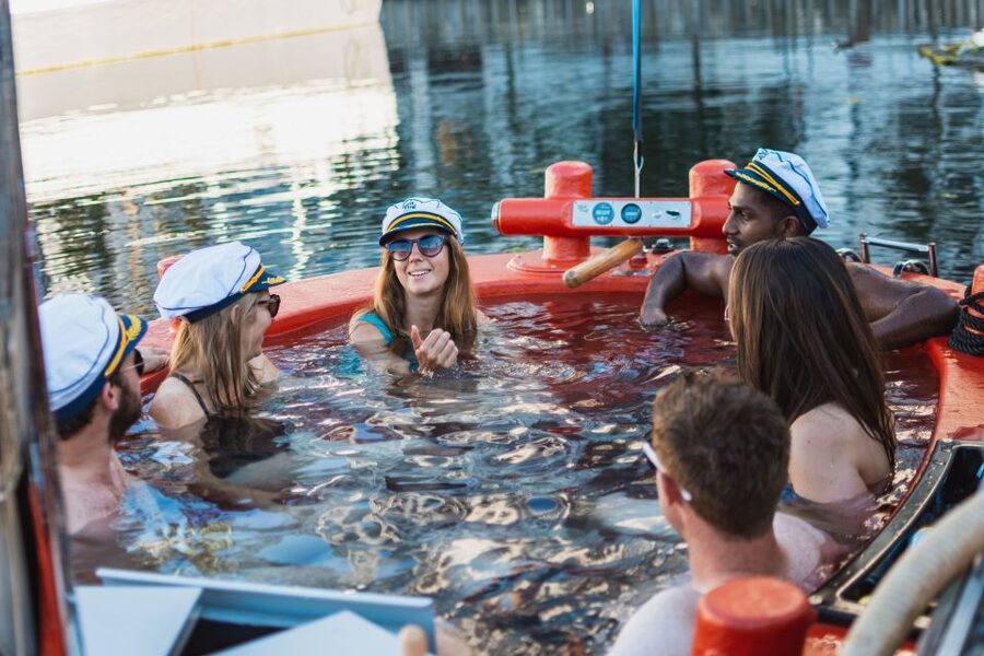 London: Hot Tub Boat Guided Historical Docklands Cruise - My verdict on the 75-minute boat ride