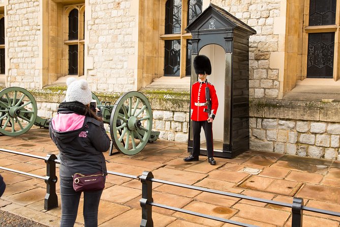 London In One Day Tour with River Cruise & London Eye Option - Exploring the Tower of London independently