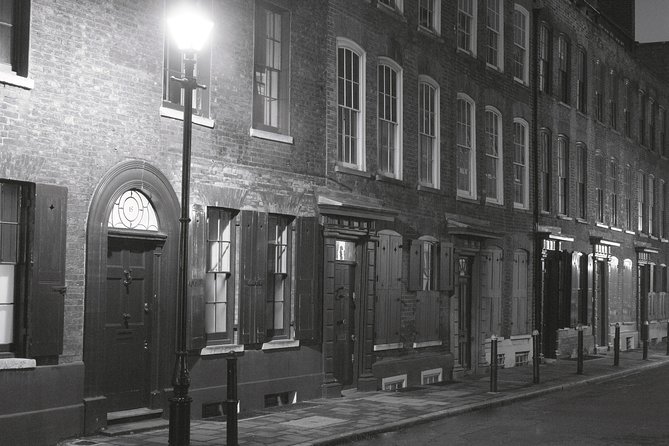 London: Jack the Ripper Guided Walking Tour - Cobblestones, old pubs, and East End stories