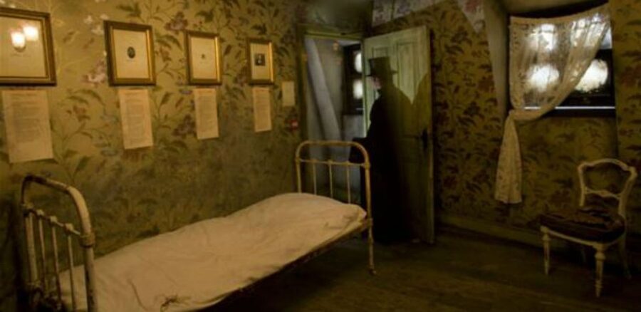 London: Jack the Ripper Museum Tickets - Entering 1888 Whitechapel at 12 Cable Street