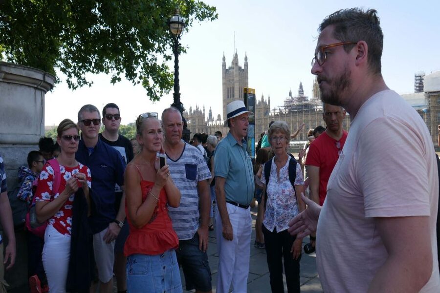 London: James Bond Filming Locations Bus Tour - Starting at Blackfriars Tube Station
