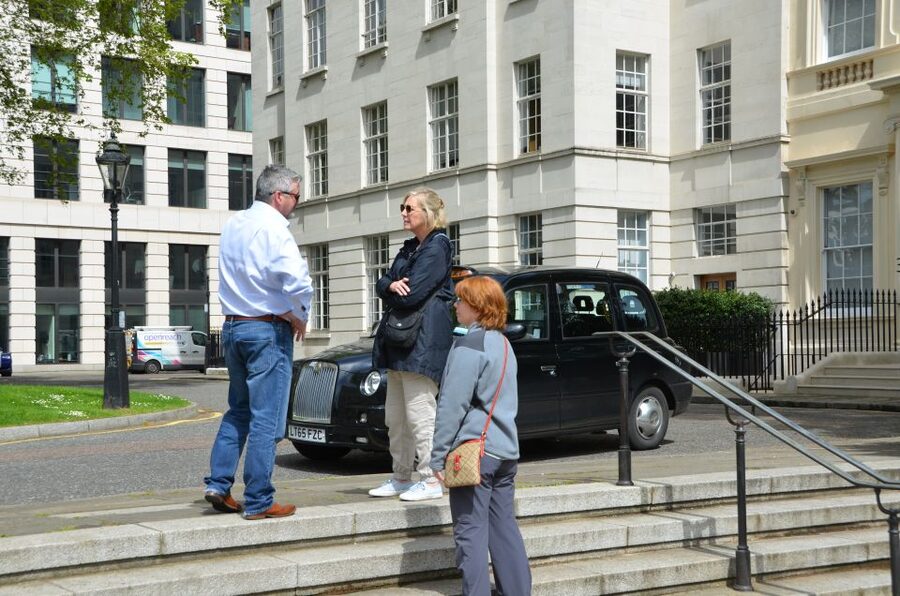 London: James Bond Shooting Locations Tour by Black Taxi - Bond’s shirts, suits, cigarettes, and hats