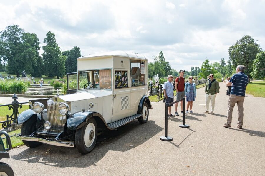 London: Kensington Palace Gardens Tour with Royal High Tea - What the royal stories add to the gardens