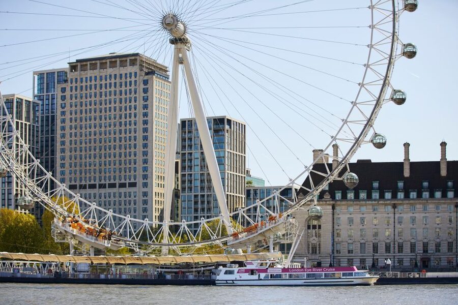London: London Eye and Madame Tussauds Combo Ticket - Finding Madame Tussauds on Baker Street