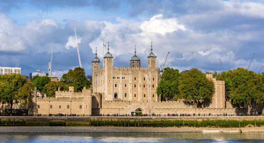 London: London Sightseeing Walking Tour with 30+ Sights - Westminster Abbey and St Margaret’s Church add older layers