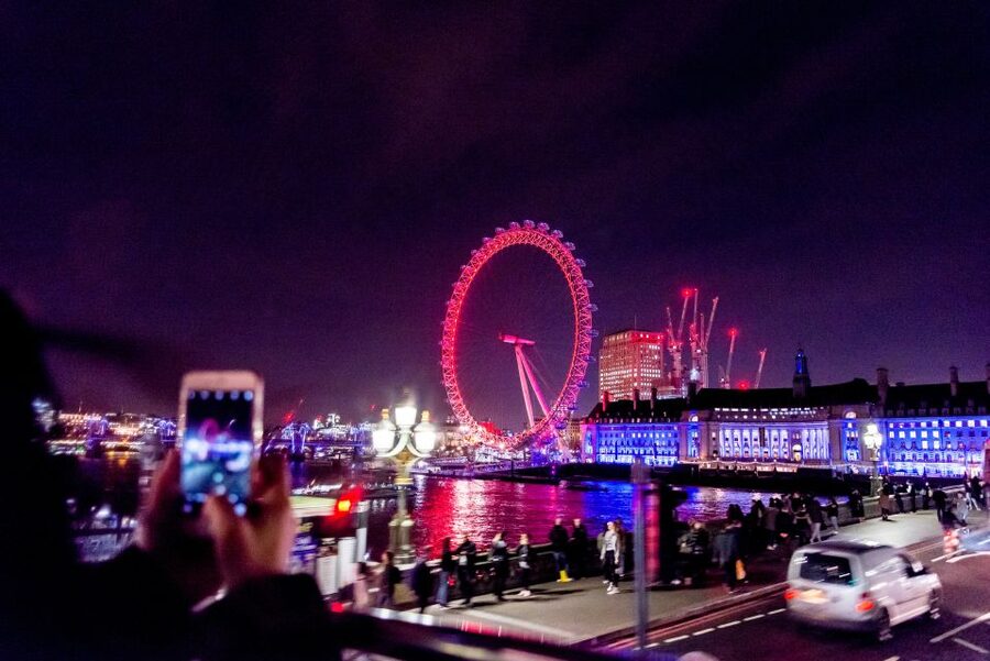 London: Nighttime Open-Top Bus Sightseeing Tour - Trafalgar Square, Piccadilly Circus, and the West End