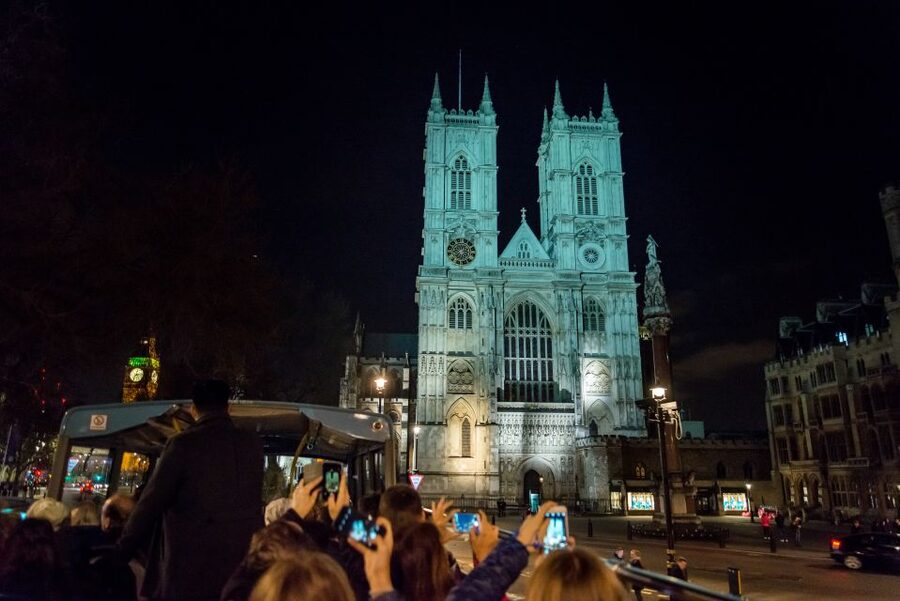 London: Nighttime Open-Top Bus Sightseeing Tour - Why the live guide matters