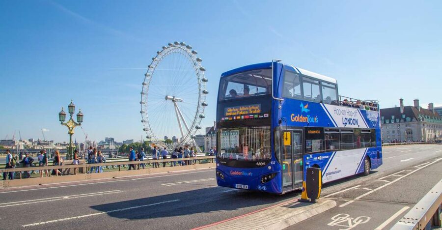 London: Panoramic Open-Top Bus Tour - Live guide or audio commentary?