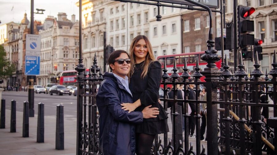 London: Private Photoshoot with Video Clip Option - Families, couples, and groups up to 10