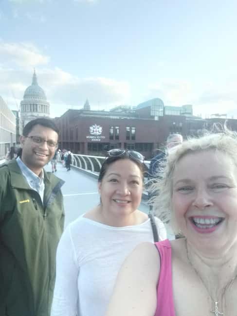 London Private Welcome Tour with a Local Guide - Food, groceries, and the useful side of local advice