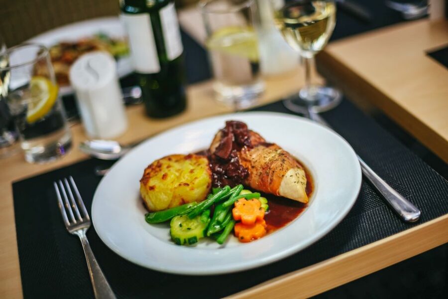 London: River Thames Dinner Cruise - FAQ