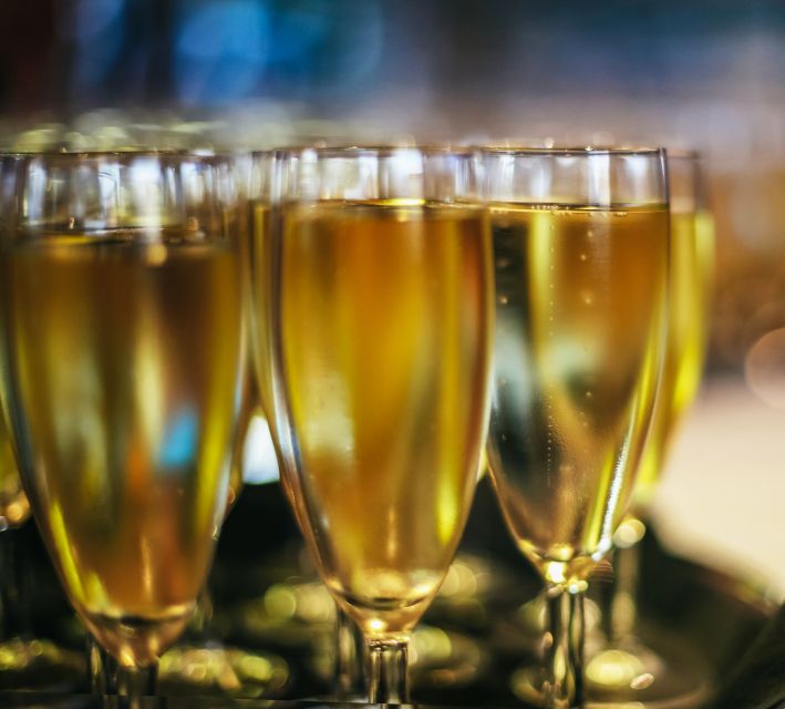 London: River Thames Dinner Cruise - Live music changes the mood after dinner