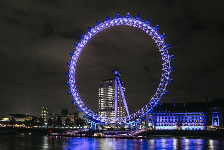 London: River Thames Dinner Cruise - The three-hour route, from Parliament to the Thames Barrier