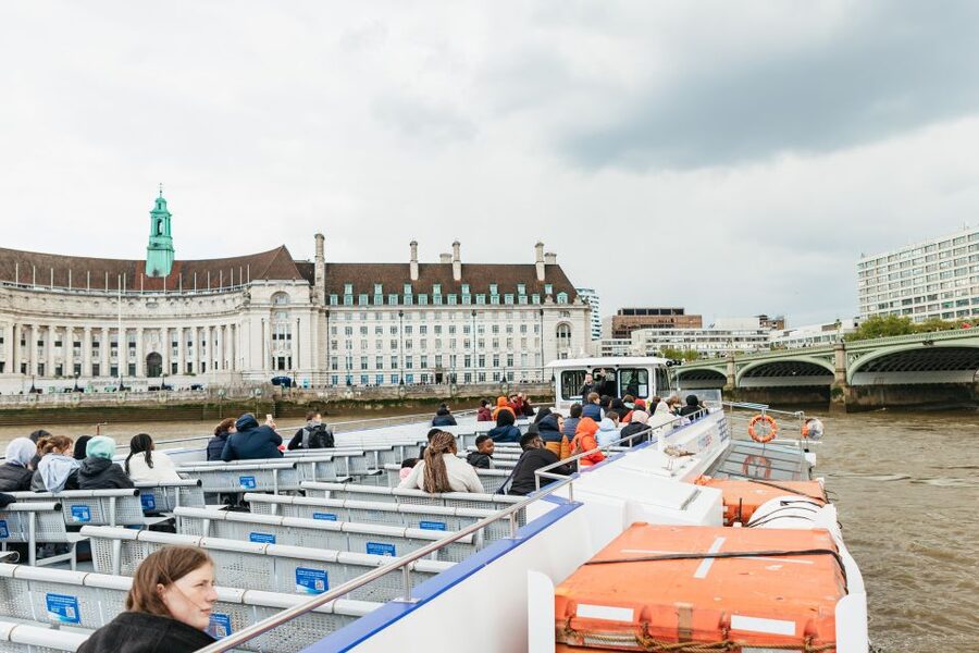 London: River Thames Hop-On Hop-Off Sightseeing Cruise - Accessibility and family use