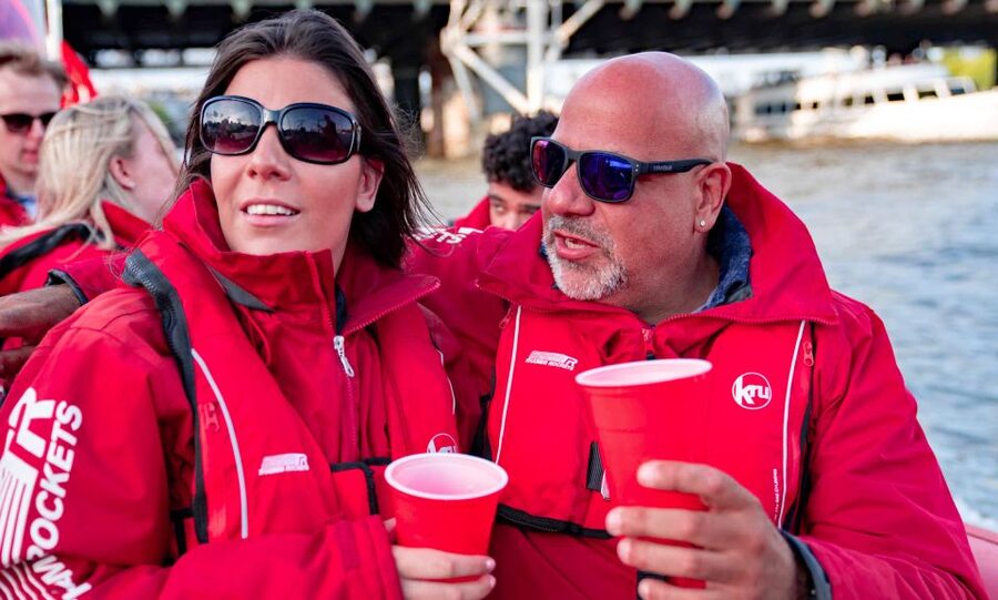 London: River Thames Sunset Speedboat Experience with Drink - How much entertainment should you expect?