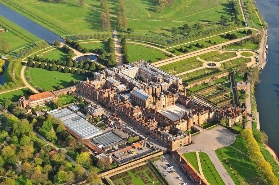 London: Royal Hampton Court Guided Tour with Afternoon Tea - Afternoon Tea in a Royal Setting