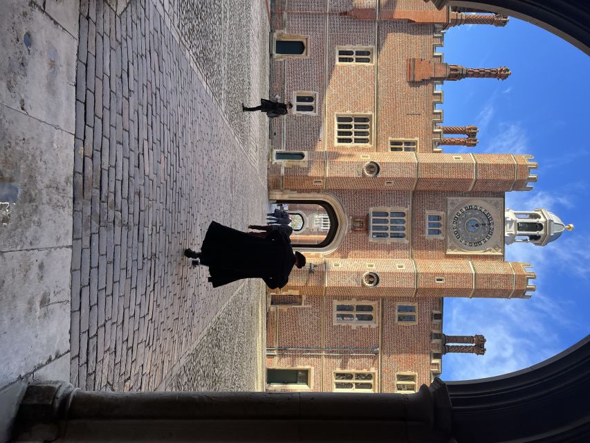 London: Royal Hampton Court Guided Tour with Afternoon Tea - Who Should Book This Hampton Court Experience?
