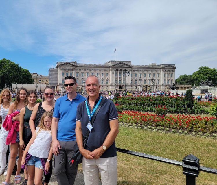 London: Royal Walking Tour and Buckingham Palace Audio Tour - St James’s Palace and Clarence House put the palace in context