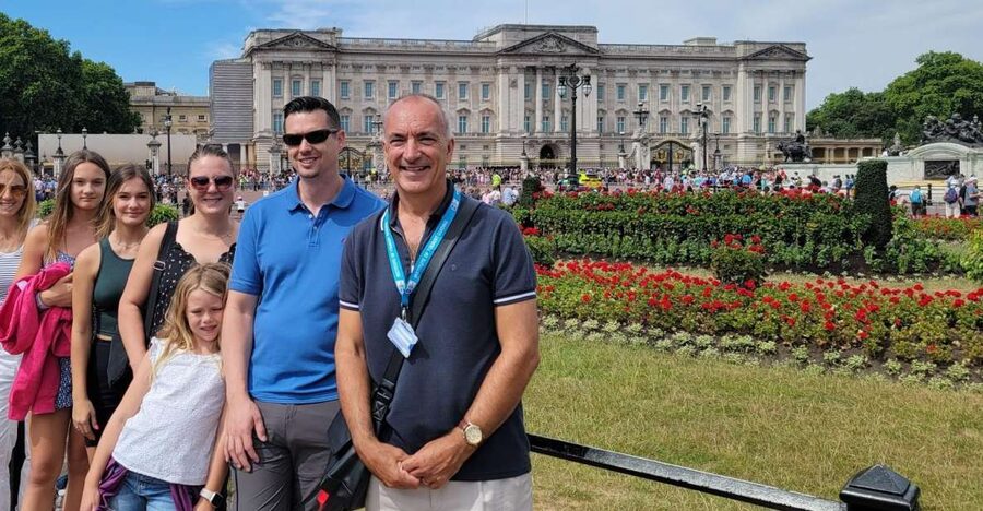 London: Royal Walking Tour and Buckingham Palace Audio Tour - St James’s Park is a short introduction, not a full park tour
