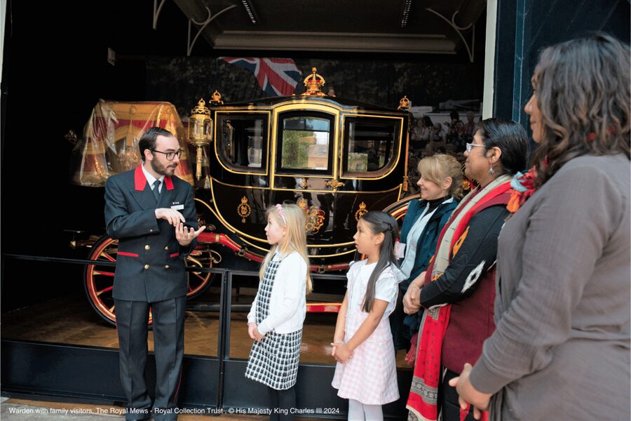 London: Royal Walking Tour with Guard Change & Royal Mews - Who should book this London royal tour?