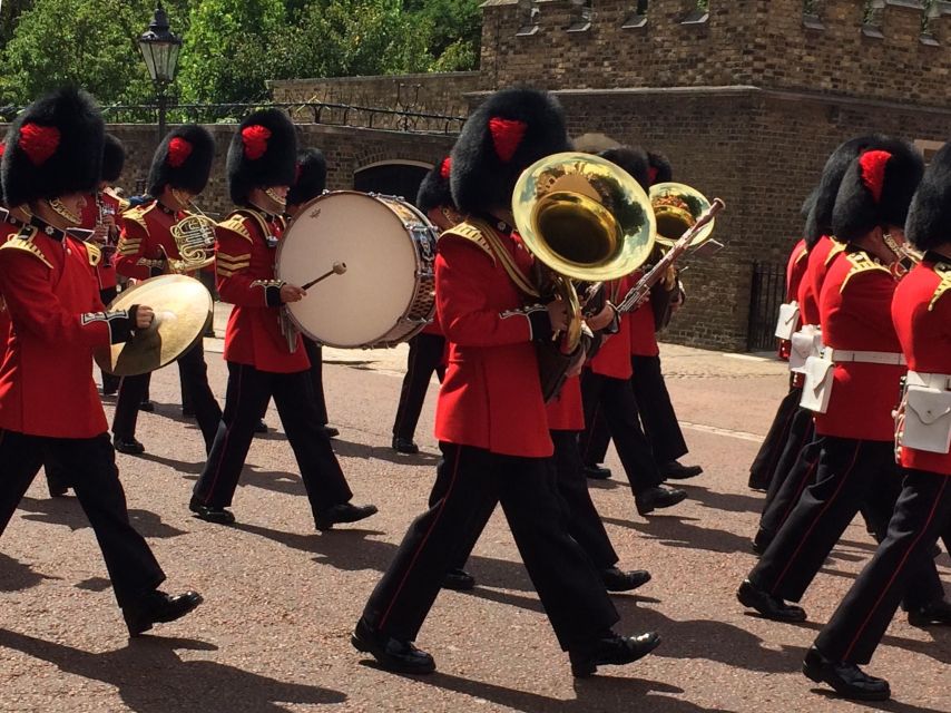 London: Royalty Walking Tour with Changing of The Guard - Trafalgar Square and the transition to public London