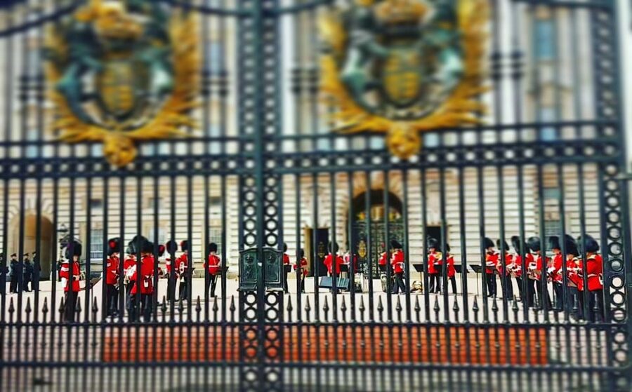 London: Royalty Walking Tour with Changing of The Guard - Westminster Abbey and the finish near The Ritz