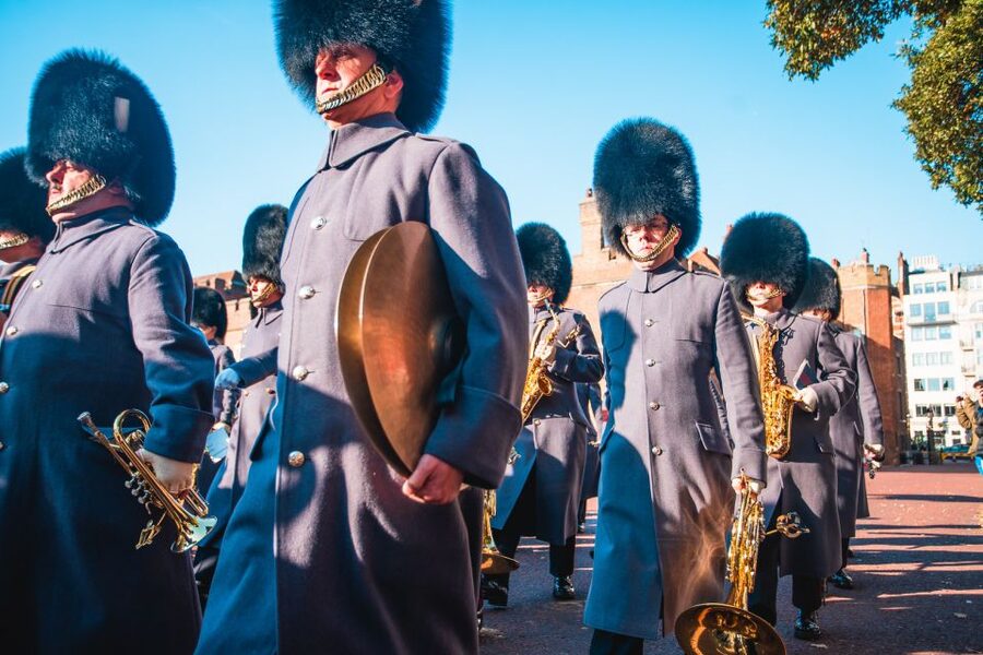 London: Royalty Walking Tour with Changing of The Guard - Finding the right place to watch the guards
