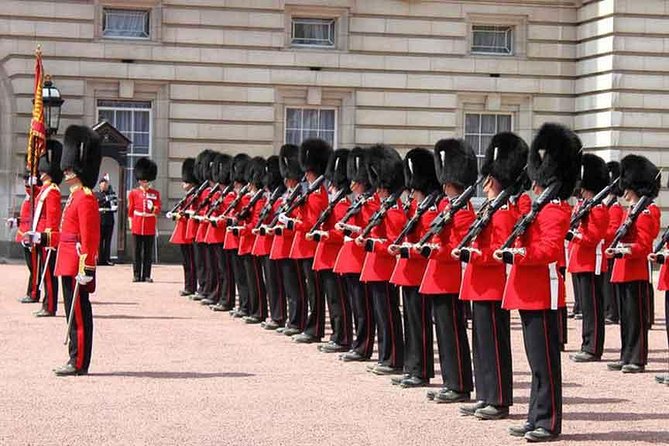 London's Palaces & Parliament Tour (See Over 20+ London Top Sights) - Trafalgar Square and the route toward Westminster