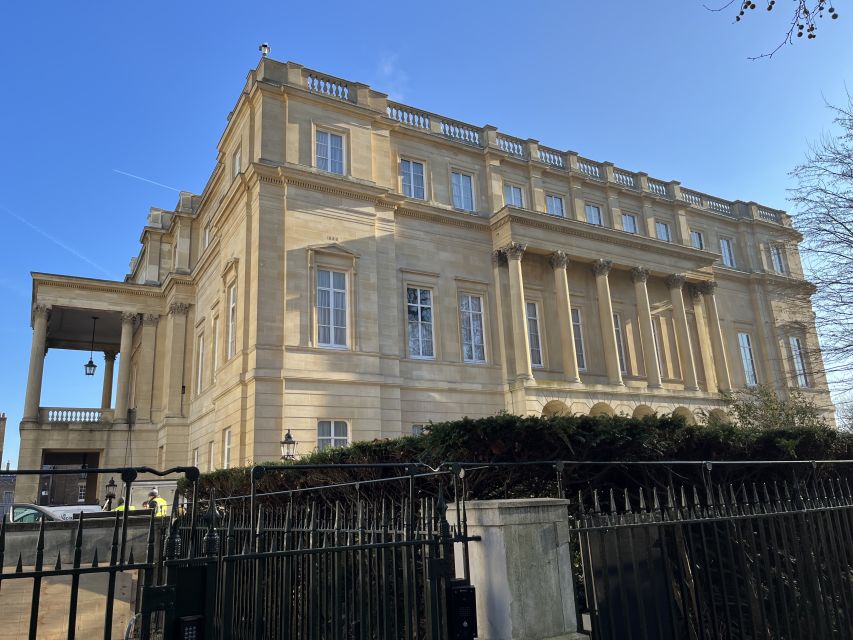 London’s Royal Family and Changing of the Guard Tour - The memorial garden and royal public spaces