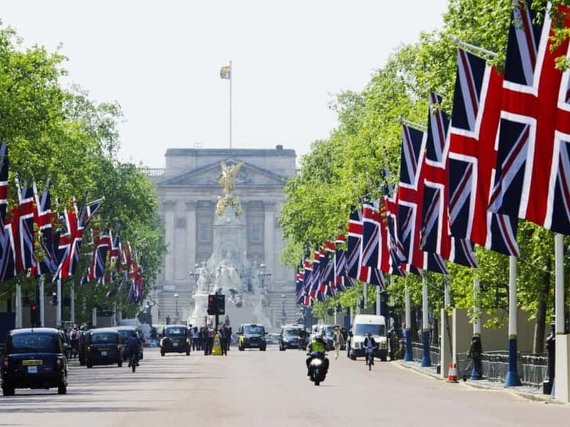 London: See 30+ Top Sights and Eat 8 British Foods Tour - St. Paul’s, London Bridge, and the riverfront views