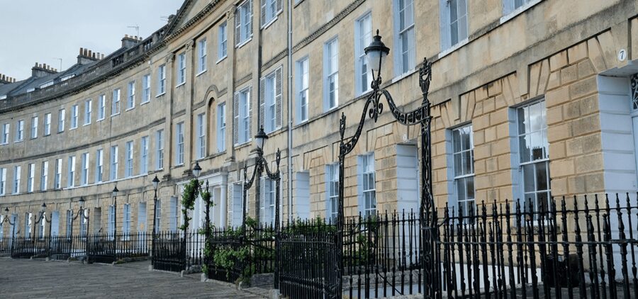 London: Self-Guided Notting Hill Walking Tour with an APP - Powis Mews and Ormrod Court