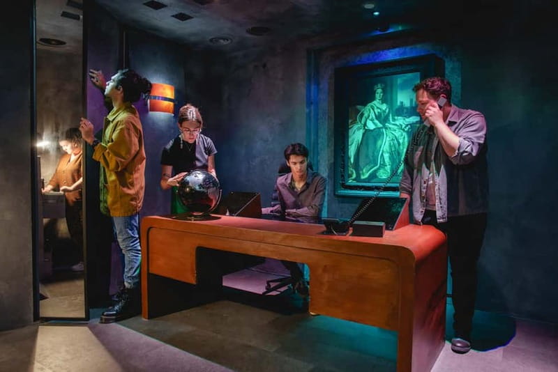 London: Sherlock Escape Rooms - Arriving at Doyle’s Opticians in Shepherd’s Bush