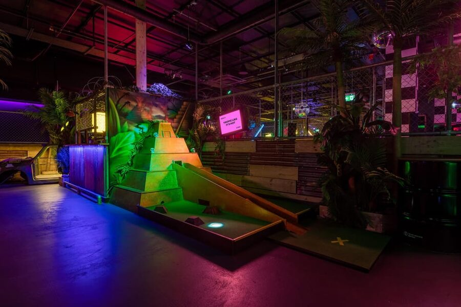 London: Shoreditch Junkyard Golf Tickets for 9 or 18 Holes - Basement Horror Rave, for the strangest round