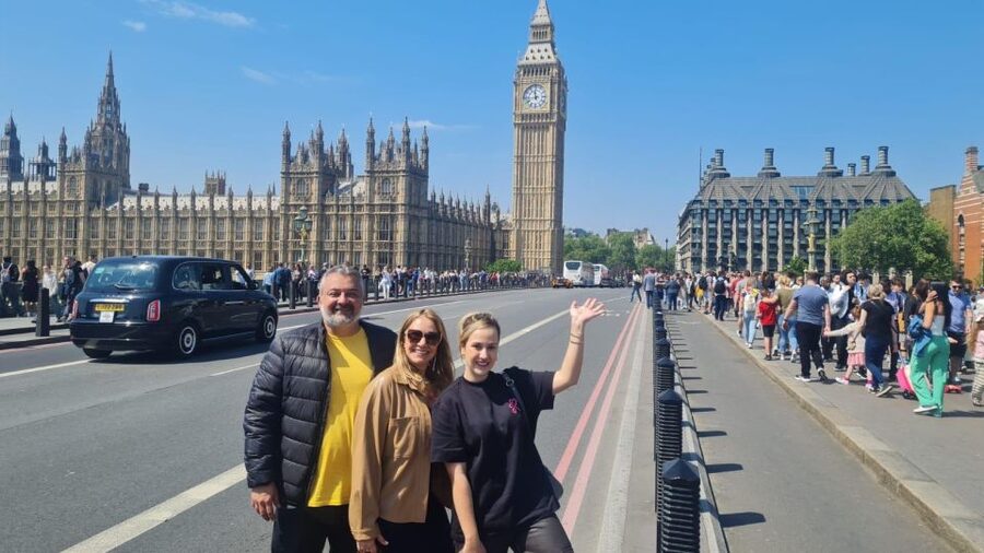 London: Sightseeing Black Cab Tour with Hotel Pickup - Piccadilly Circus, Trafalgar Square, and the West End