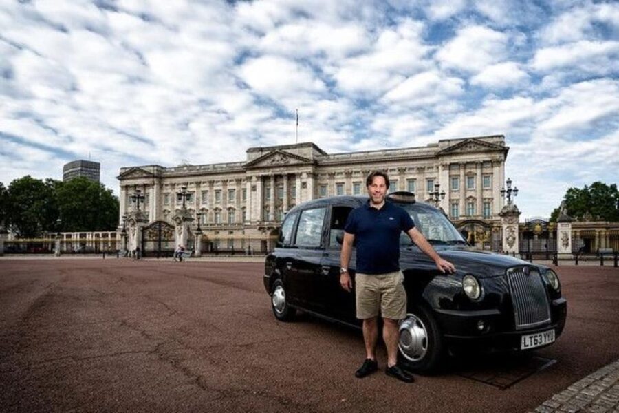 London: Sightseeing Black Cab Tour with Hotel Pickup - Tower of London and Tower Bridge: London’s eastern story