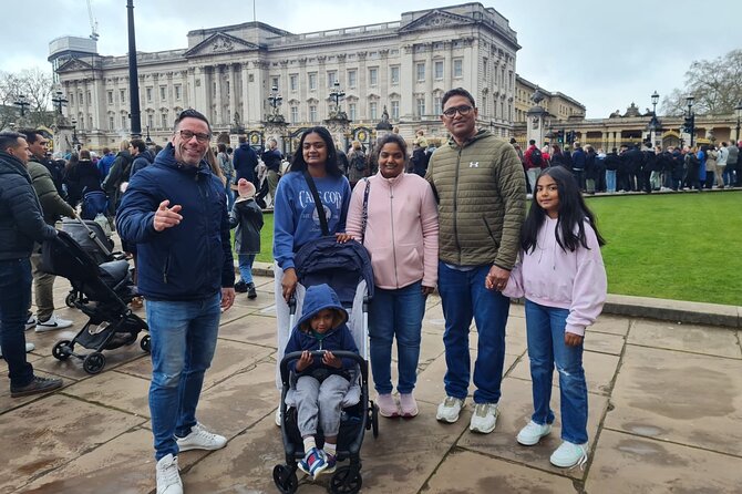 London Sightseeing Private Black Cab Tour with Hotel Pick Up - The West End changes the pace
