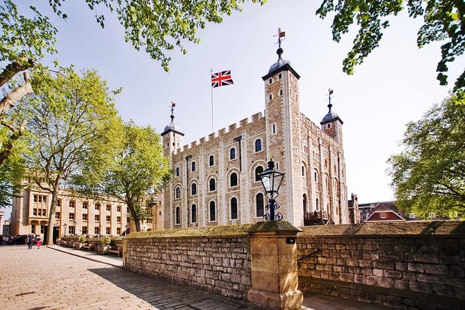 London Sightseeing Tour: Guard Change with Tower of London Option - Westminster Abbey, Parliament, and Big Ben from outside