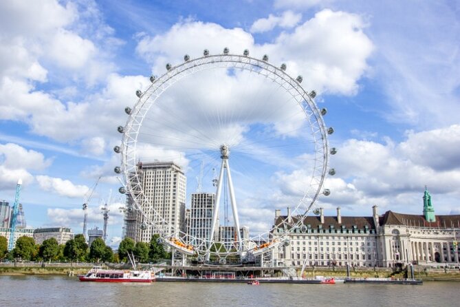 London Sightseeing Walking Tour with 30+ sights - Buckingham Palace, parks, and royal residences