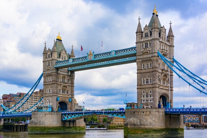London Sightseeing Walking Tour with 30+ sights - The guide makes the difference