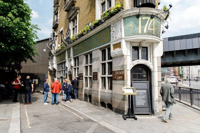 London Small Group Tour of Historical Pubs - Fleet Street, gin palaces, and the proper London boozer