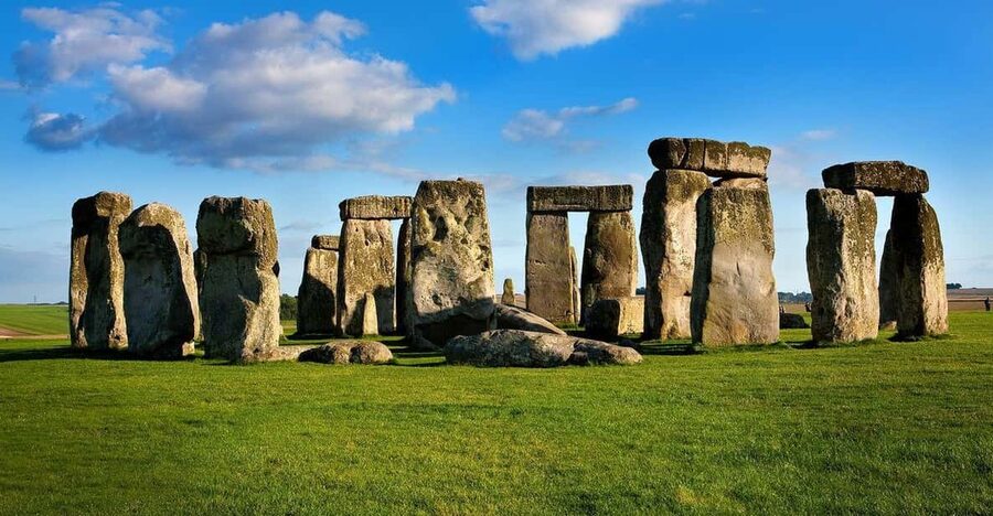 London: Stonehenge & Bath Day Trip with Optional Roman Baths - Stonehenge: ancient stones and modern logistics