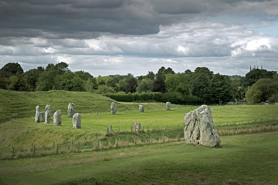London: Stonehenge, Glastonbury & Avebury Small Group Tour - Avebury: stones you can approach