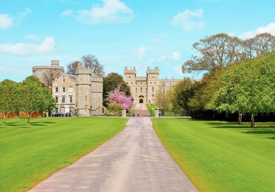 London: Stonehenge, Windsor, and Bath Day Trip by Bus - What the coach day feels like