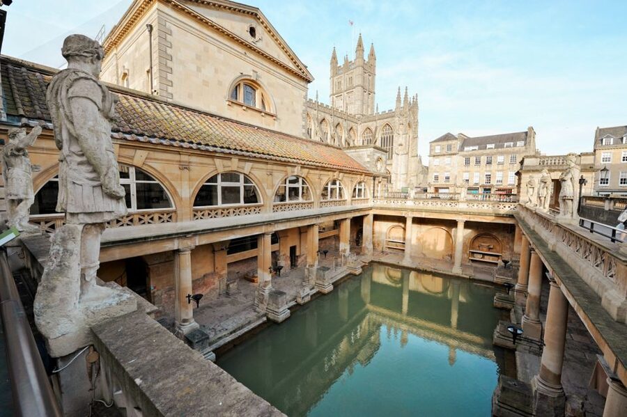 London: Stonehenge, Windsor, and Bath Day Trip by Bus - Guides who shape the experience