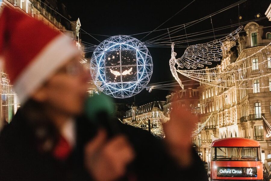 London: Tootbus Christmas Lights Tour incl walking tours - The Tootbus app and walking tours
